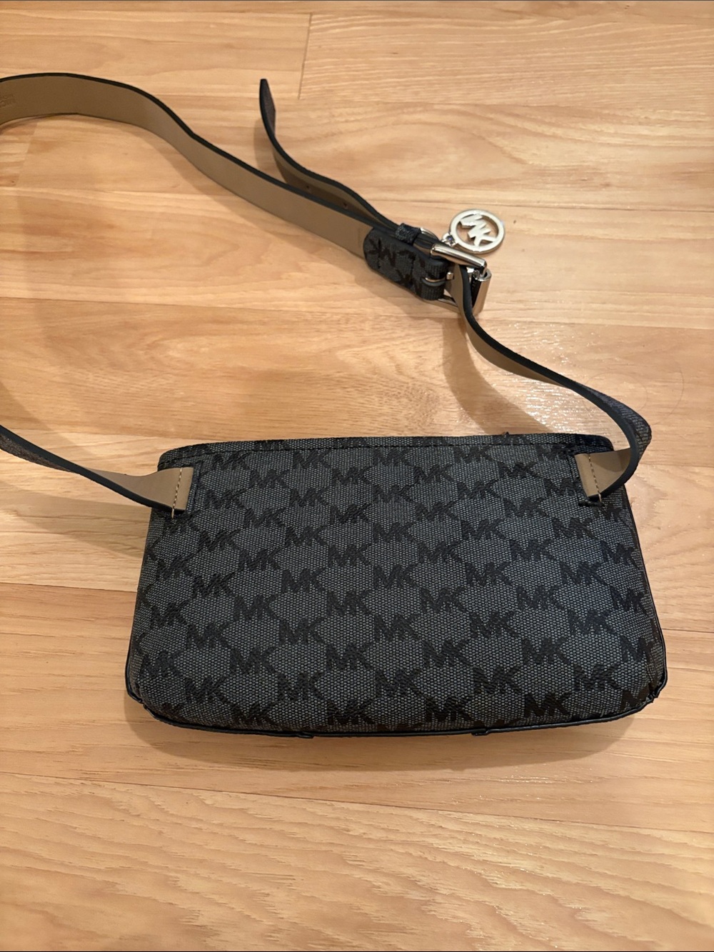 Michael Kors Black and Gray MK Signature Bag - Picture 6 of 7